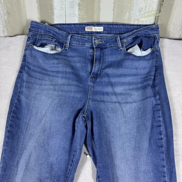 Levi's Signature Straight Jeans Womens Blue Faded Denim Mid Rise Size 18M 34x32‎ - Picture 4 of 16